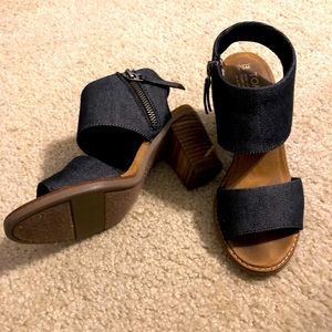 TOMS shoes wedges heel